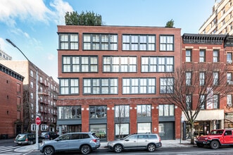 70 Henry St in Brooklyn, NY - Foto de edificio - Building Photo