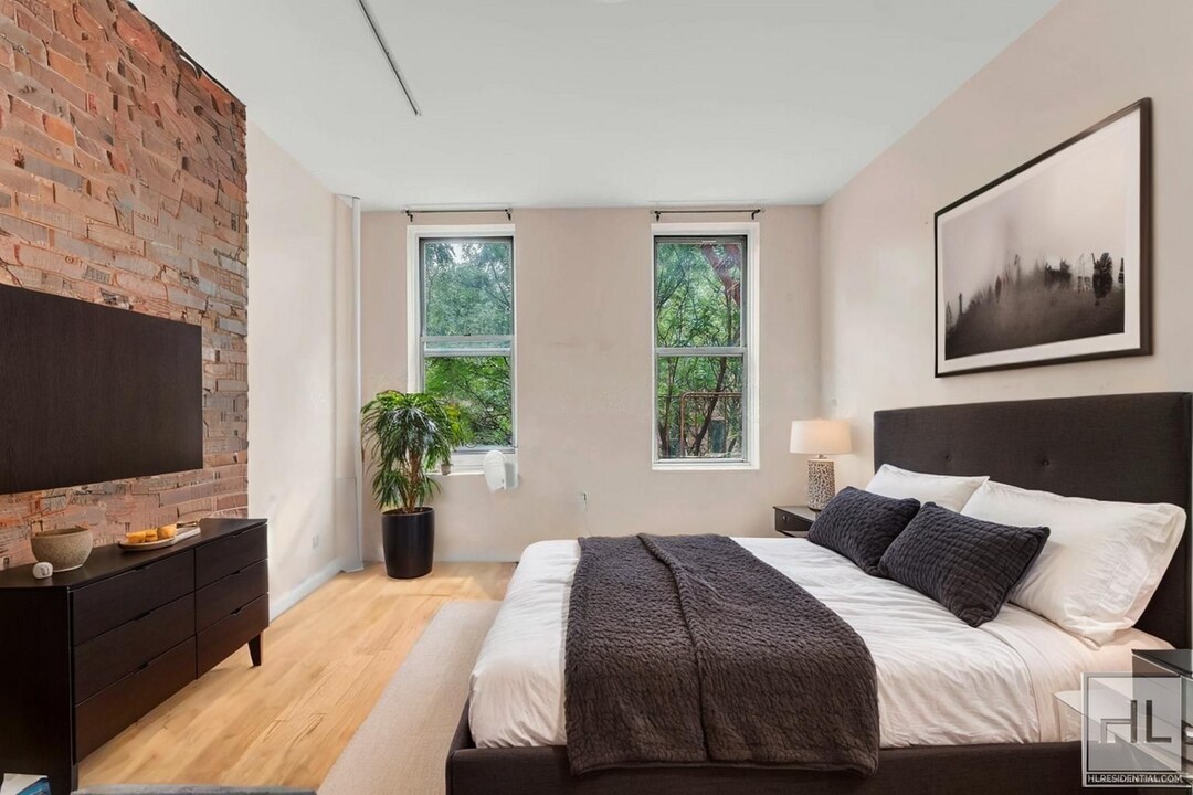 EAST 105 STREET in New York, NY - Building Photo