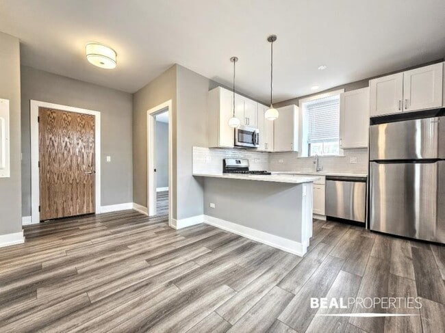 property at 3941 N Janssen Ave