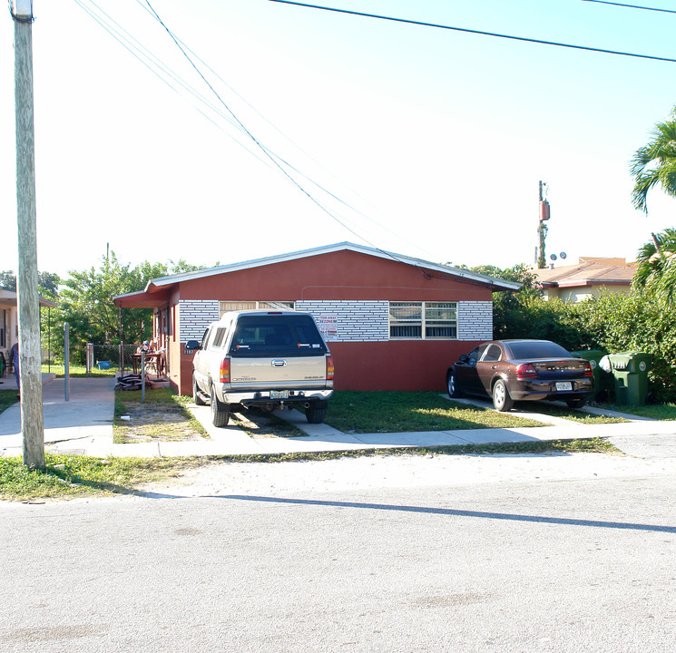 1172-1182 NW 64th St in Miami, FL - Building Photo