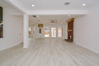 5743 Henniker Dr in Houston, TX - Building Photo - Building Photo