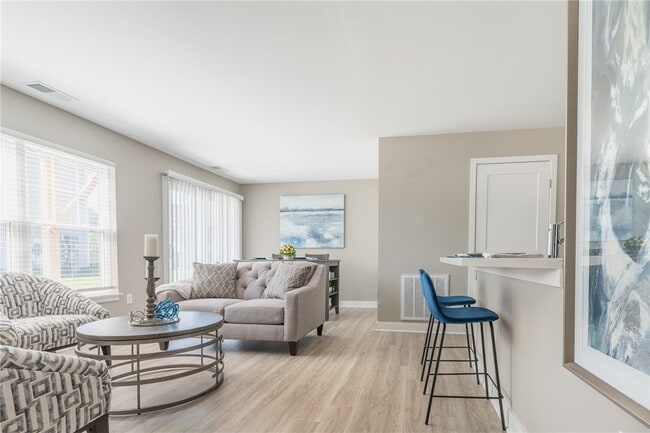 10 Erie Ridge Drive in Henrietta, NY - Building Photo - Building Photo