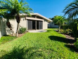 500 Park Blvd S, Unit 77 in Venice, FL - Building Photo