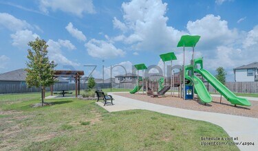 21734 Rustic River Ranch Ave in Prairie View, TX - Foto de edificio - Building Photo