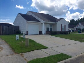 13375 Chris Dr in Gulfport, MS - Building Photo - Building Photo