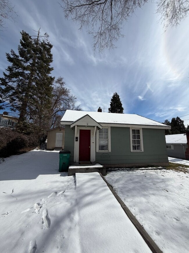 property at 1925 Siskiyou St