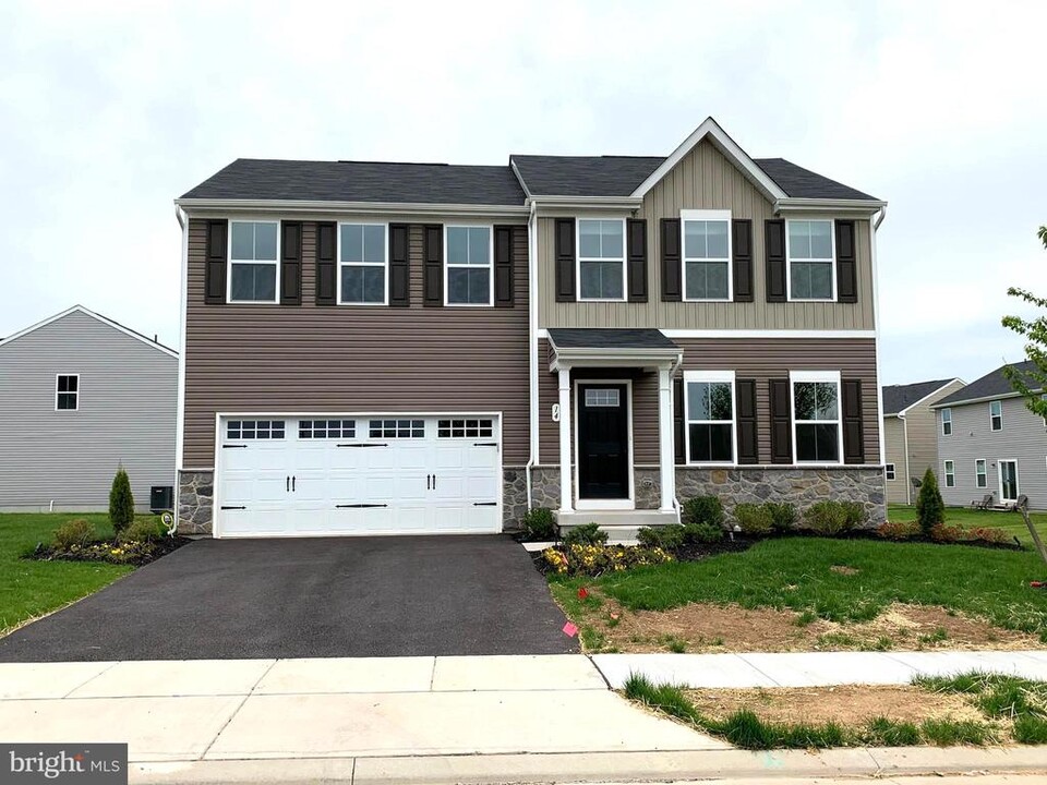 14 Grant St in Taneytown, MD - Building Photo
