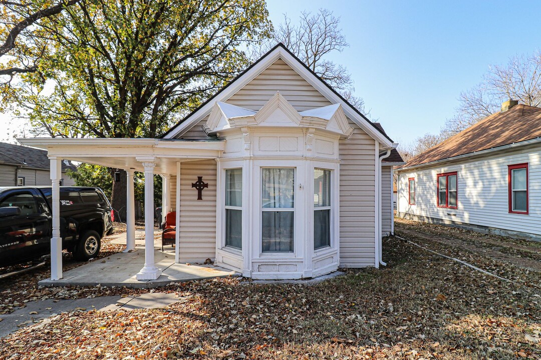 311 Harrison St in Newton, KS - Building Photo