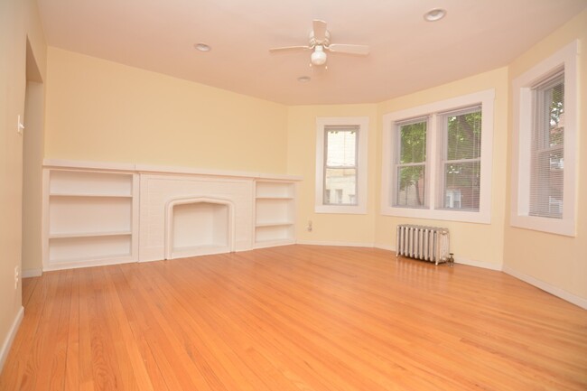 3450 W Ainslie St-Unit -3452-1 in Chicago, IL - Building Photo - Building Photo