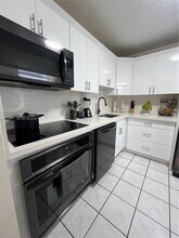 9440 Fontainebleau Blvd in Miami, FL - Building Photo - Building Photo