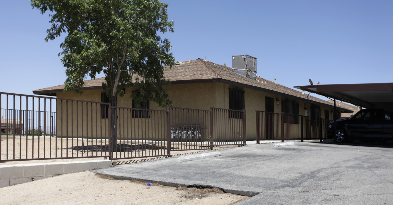 11947 A St in Hesperia, CA - Building Photo