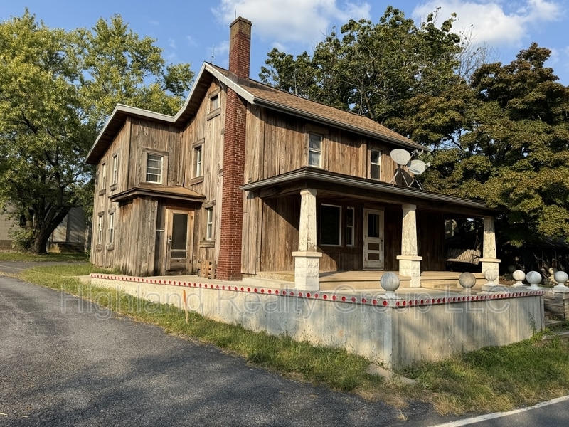 3396 Mountain Rd in Hamburg, PA - Building Photo
