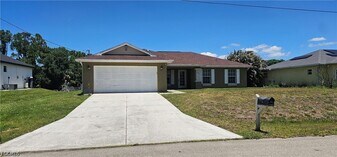 815 Porter St E in Lehigh Acres, FL - Building Photo