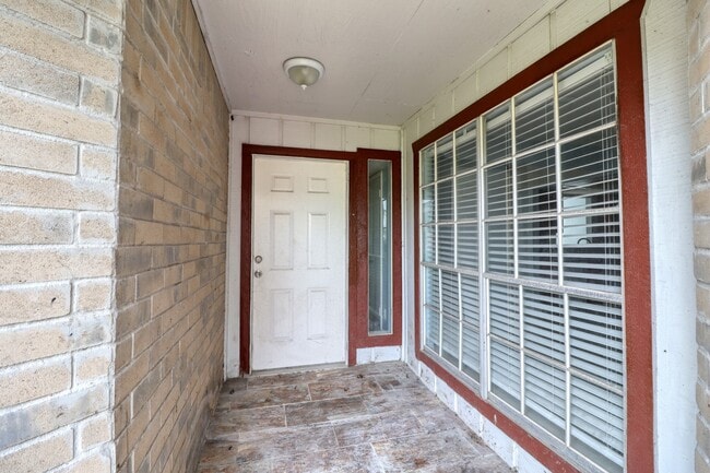6911 Pouter Dr in Houston, TX - Building Photo - Building Photo