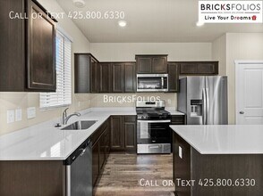 1402 SW Pendleton Way in Port Orchard, WA - Building Photo - Building Photo