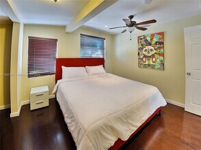 2411 Monroe St in Hollywood, FL - Building Photo - Building Photo