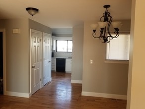 285 Queen St, Unit 9i in Southington, CT - Foto de edificio - Building Photo