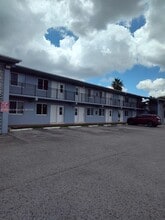 655 Eldron Dr in Miami Springs, FL - Building Photo - Building Photo