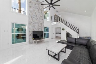 15214 La Mancha Dr in Houston, TX - Building Photo