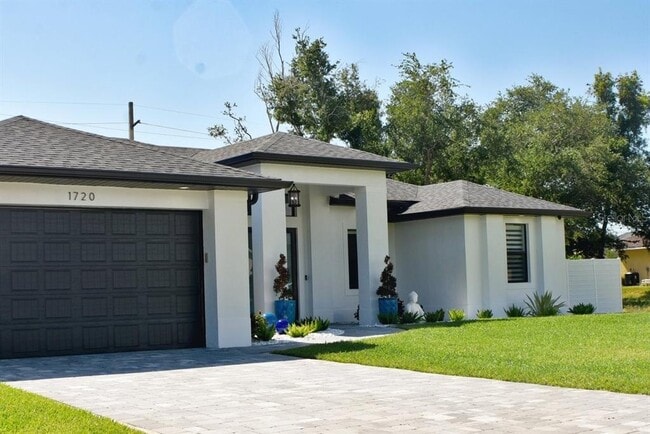 1720 SW 19th Pl in Cape Coral, FL - Building Photo - Building Photo