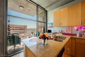 353 E Bonneville Ave in Las Vegas, NV - Building Photo - Building Photo