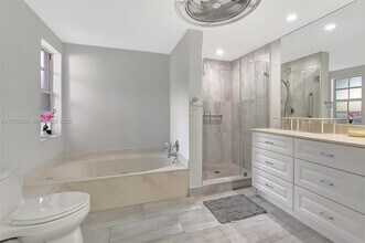 7613 Cinebar Dr in Boca Raton, FL - Foto de edificio - Building Photo