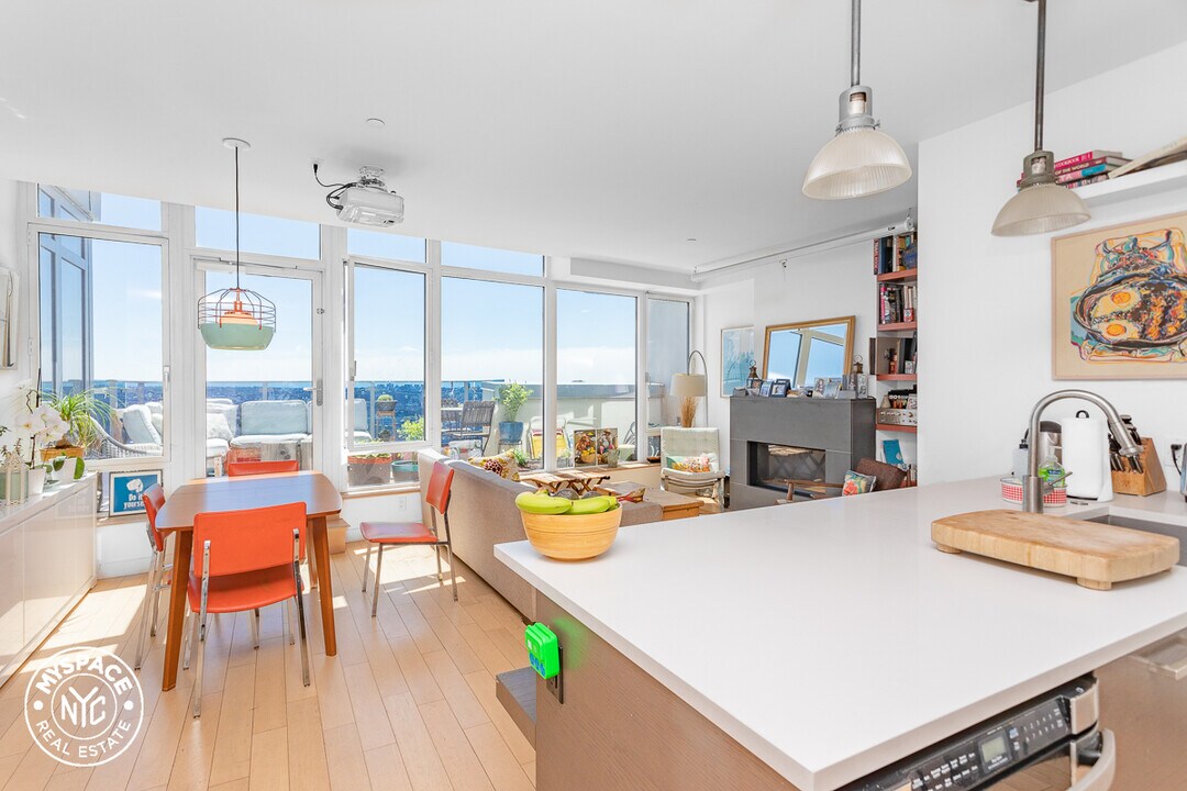 22 N 6th St in Brooklyn, NY - Building Photo