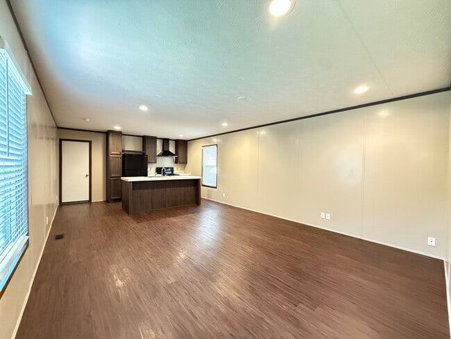 132 Toledo St in Conroe, TX - Foto de edificio - Building Photo