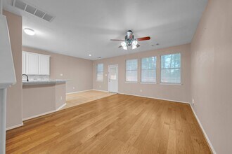 38 E Stedhill Loop in Conroe, TX - Building Photo - Building Photo