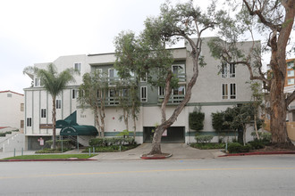 Gayley Towers in Los Angeles, CA - Building Photo - Building Photo