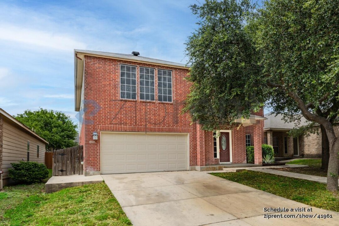 10335 Ashbury Creek in San Antonio, TX - Building Photo