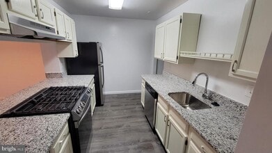 1402 Waters Edge Dr in Newark, DE - Building Photo - Building Photo