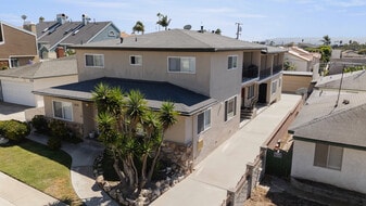 2516 Voorhees Ave, Unit UnitD in Redondo Beach, CA - Building Photo