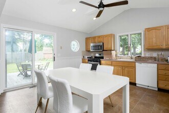152 Loftus Cir in Bridgeport, CT - Building Photo - Building Photo