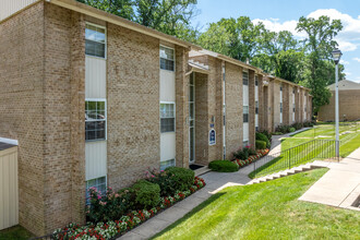 Bay Hills Apartments in Arnold, MD - Building Photo - Building Photo