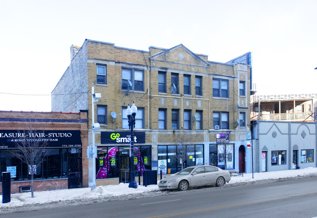 4421-4425 N Broadway St in Chicago, IL - Foto de edificio