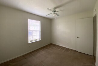4800 Rainbow Cir, Unit B in Killeen, TX - Building Photo - Building Photo