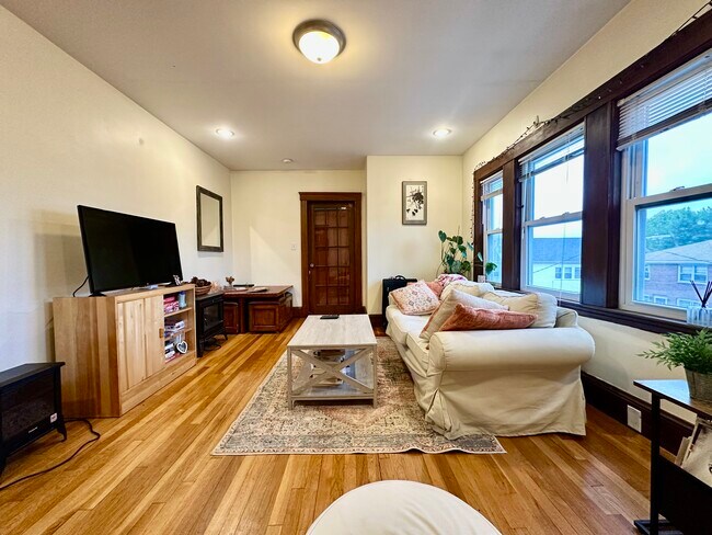 112 Colborne Rd, Unit 2 in Boston, MA - Building Photo - Building Photo