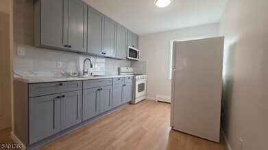 725 Joralemon St in Belleville, NJ - Building Photo - Building Photo