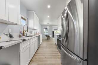 341 E 91st St in Los Angeles, CA - Building Photo - Building Photo