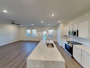6000 Sycamore Pl St in St. Cloud, FL - Building Photo - Building Photo