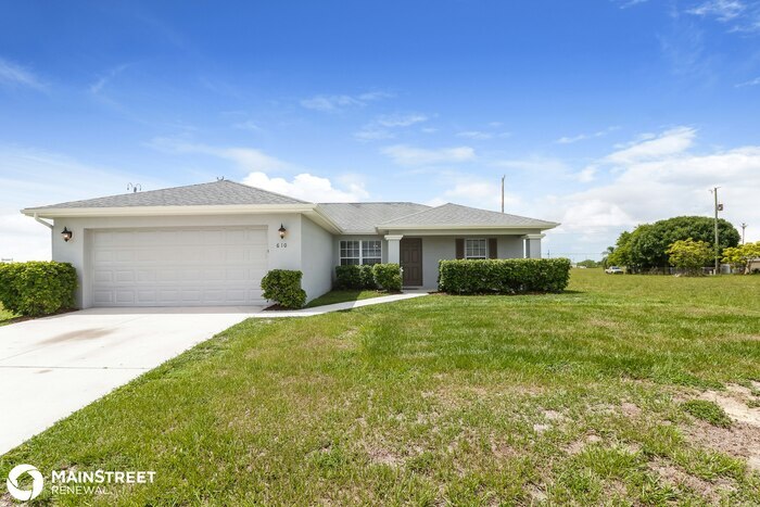 610 NE 16th Terrace in Cape Coral, FL - Building Photo