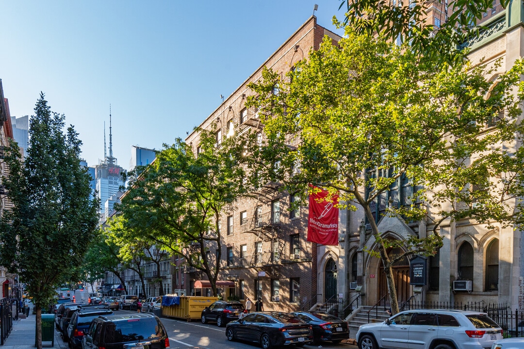 414-420 W 44th St in New York, NY - Foto de edificio