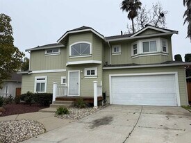 380 W Ruby St in Oakley, CA - Building Photo
