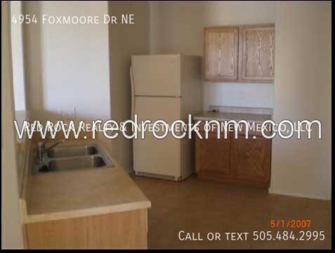 4954 Foxmoore Dr NE in Rio Rancho, NM - Foto de edificio - Building Photo