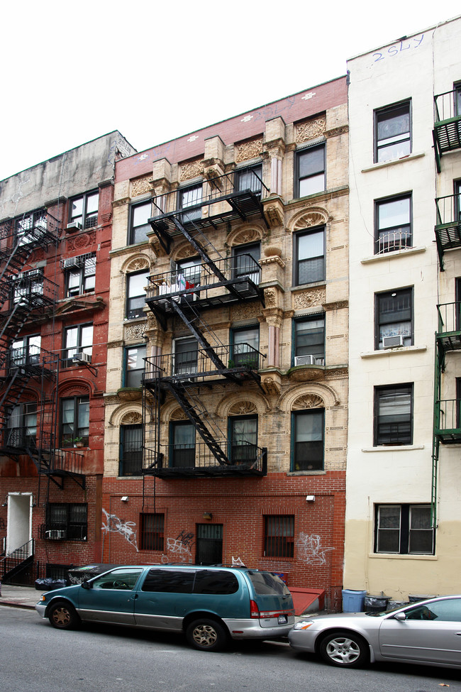 162 Henry St in New York, NY - Building Photo - Building Photo