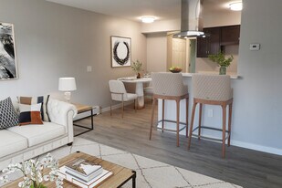 Forest View On 11th in Kalamazoo, MI - Building Photo