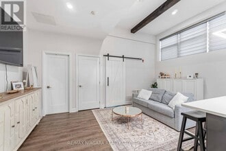 405 Merritt St in St Catharines, ON - Building Photo - Building Photo