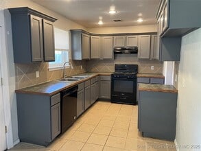 625 W 149th St, Unit C in Glenpool, OK - Foto de edificio - Building Photo