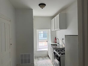 5107 Wayne Ave, Unit 3rd Floor in Philadelphia, PA - Foto de edificio - Building Photo